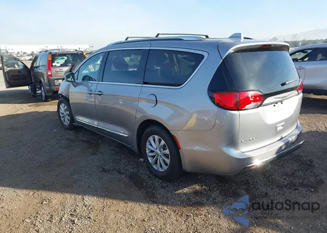 2019 Chrysler Pacifica Touring L z USA, uszkodzony, nr VIN 2C4RC1BG4KR665393